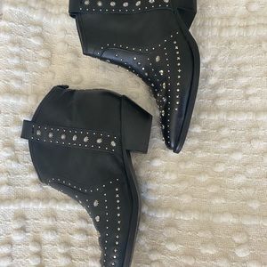 Sam Edleman ankle boots 👢 studded.